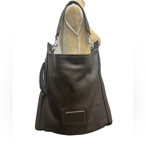 Marc Jacobs Handbags - Excellent Marc Jacobs Essentials Gray Hobo Bag